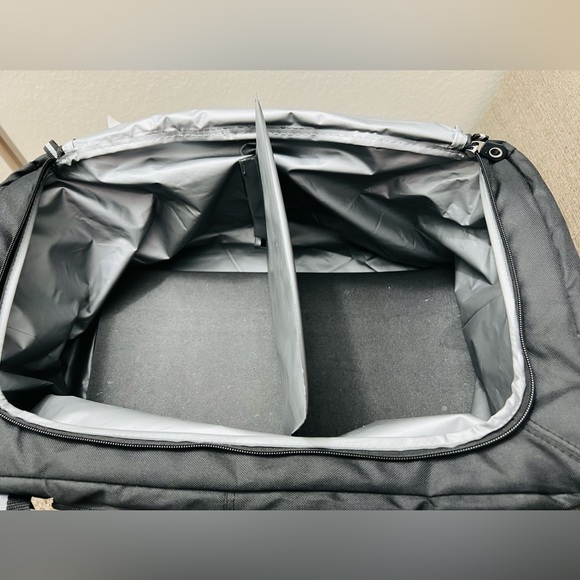 Black PlayStation duffle bag - Picture 6 of 7